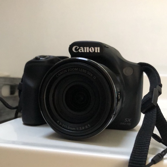 Canon PowerShot SX540 HS. - Picture 2 of 9